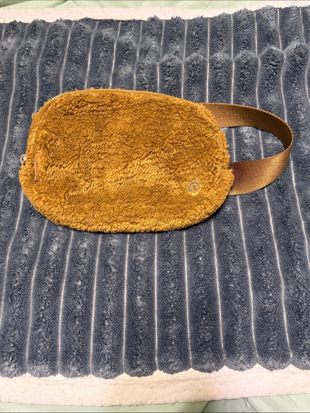 NWOT Lululemon Belt Bag Everywhere Belt Bag 1L Fleece Burnt Caramel Sold Out - Picture 6 of 13